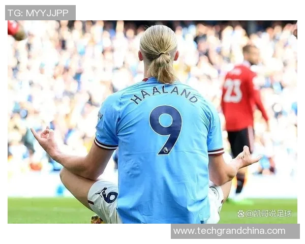 足球明星走路时的帅气瞬间展现他们独特魅力与风采的精彩图片合集