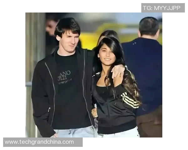 探寻足球明星背后的幸福家庭生活与甜蜜瞬间